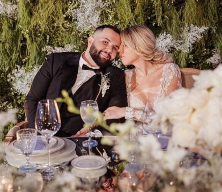 Is Carin Leon A Married Man?